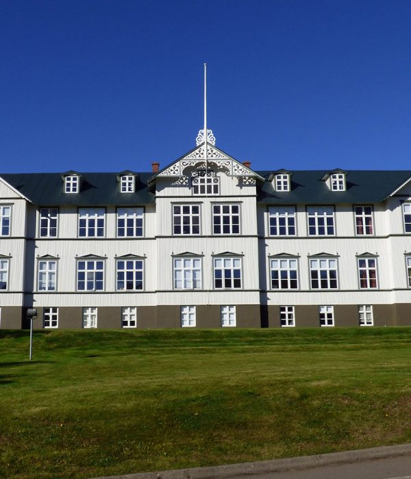 akureyri-2386719_1920.jpg